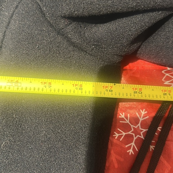 Woman’s navy overcoat - Picture 8 of 9